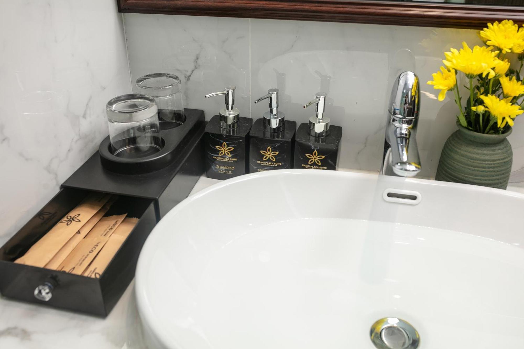 Hanoi Plaza Suite Hotel & Spa Buitenkant foto